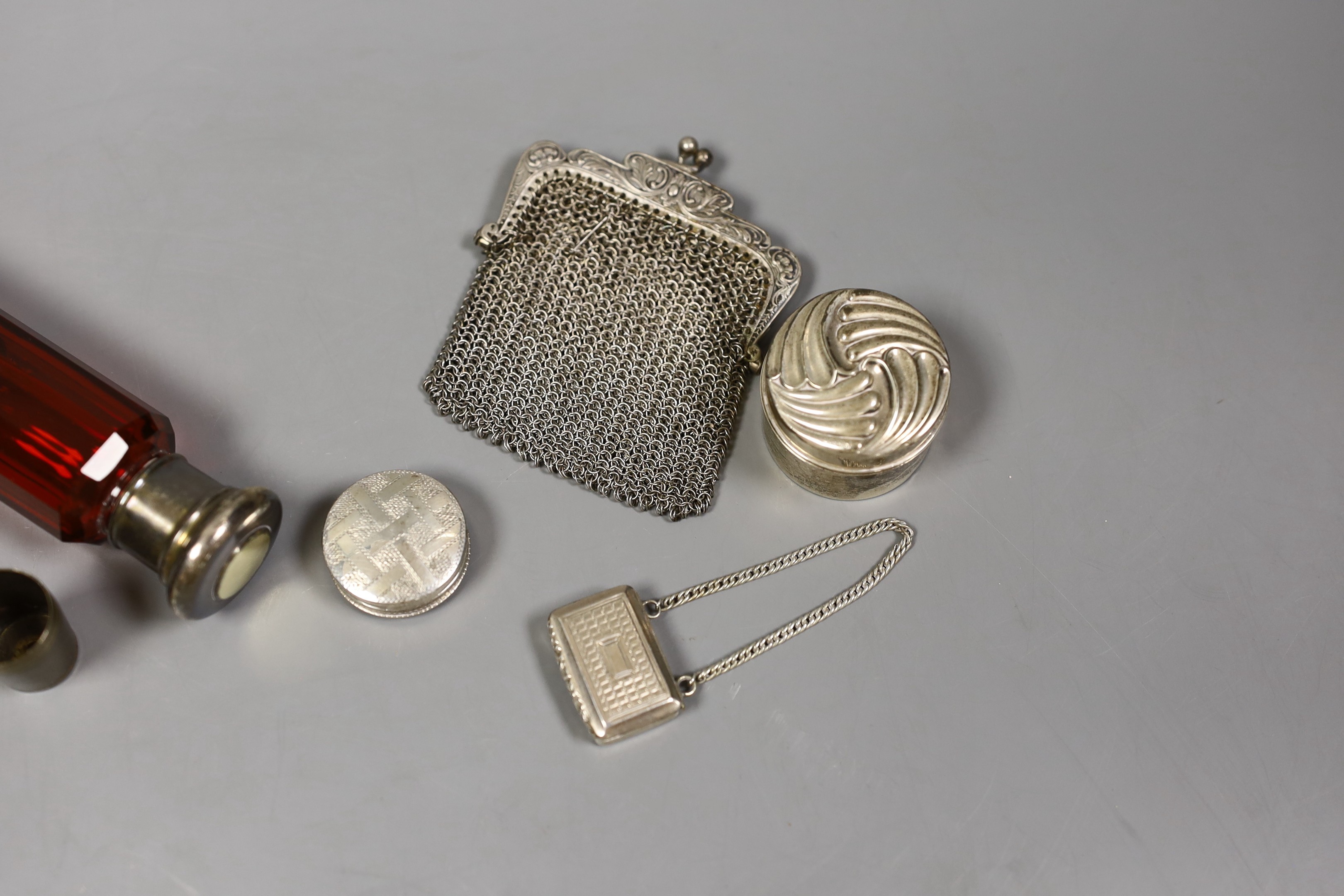 A George III engraved silver circular pill box and cover, Samuel Pemberton, Birmingham, 1803, 27mm, a George IV silver vinaigrette, Birmingham, 1825, a late Victorian small silver box and cover, a sterling porringer and